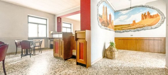 6 bedrooms House in Momo, Italy No. 377462 19