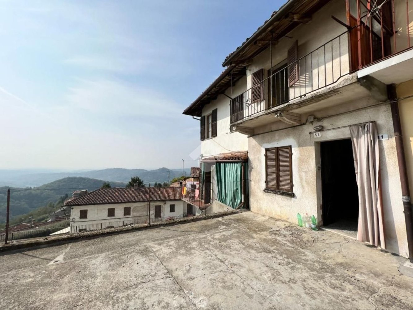 6 rooms House in Castellamonte, Italy No. 33820