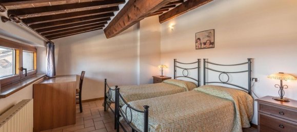 13-Zimmer Doppelhaus in Montepulciano, Italy, Nr. 57087 14
