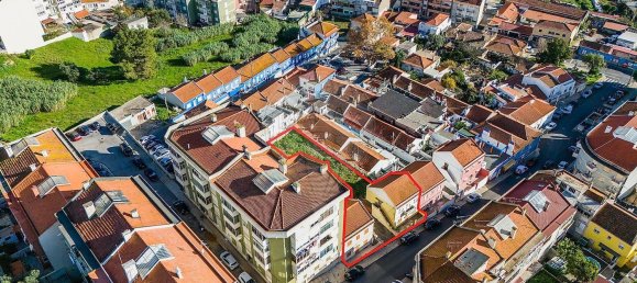 258m² Building in Vialonga, Portugal No. 110697 4