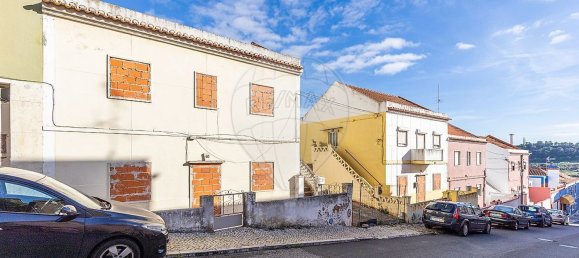 258m² Building in Vialonga, Portugal No. 110697 8