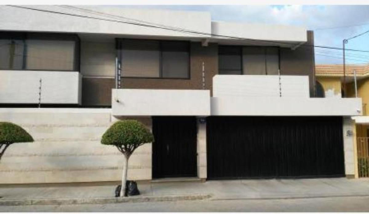 4 bedrooms House in Leon, Mexico No. 163430