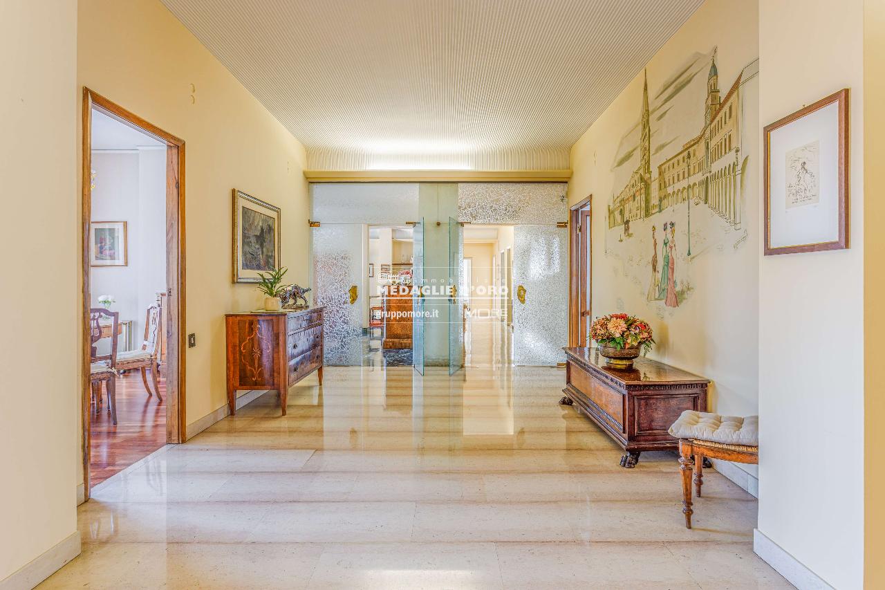 6-Zimmer Wohnung in Modena, Italy, Nr. 173264