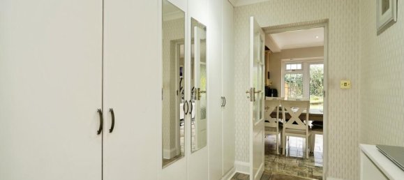 4 bedrooms House in Chessington, United Kingdom No. 10499 8