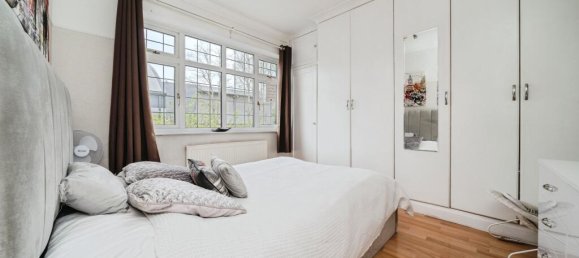 4 bedrooms House in Chessington, United Kingdom No. 10499 14