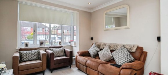 4 bedrooms House in Chessington, United Kingdom No. 10499 10