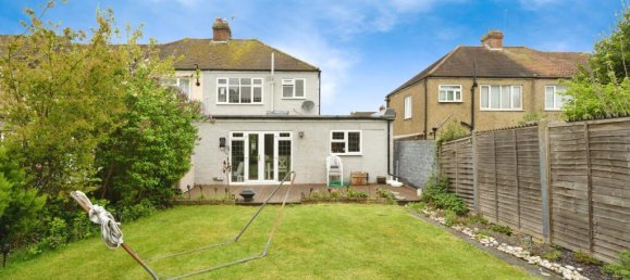 4 bedrooms House in Chessington, United Kingdom No. 10499 20