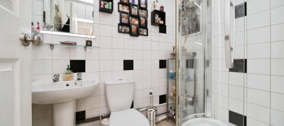 4 bedrooms House in Chessington, United Kingdom No. 10499 19