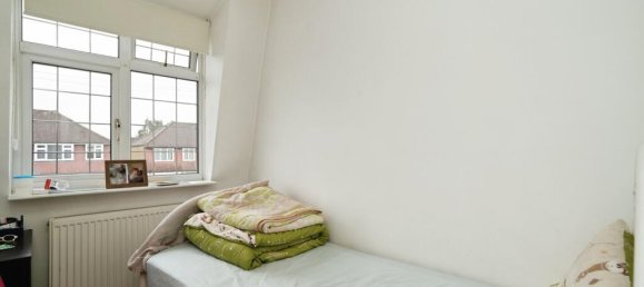 4 bedrooms House in Chessington, United Kingdom No. 10499 12