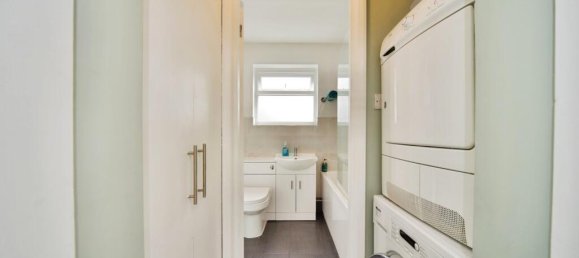 3 bedrooms House in London, United Kingdom No. 11480 9