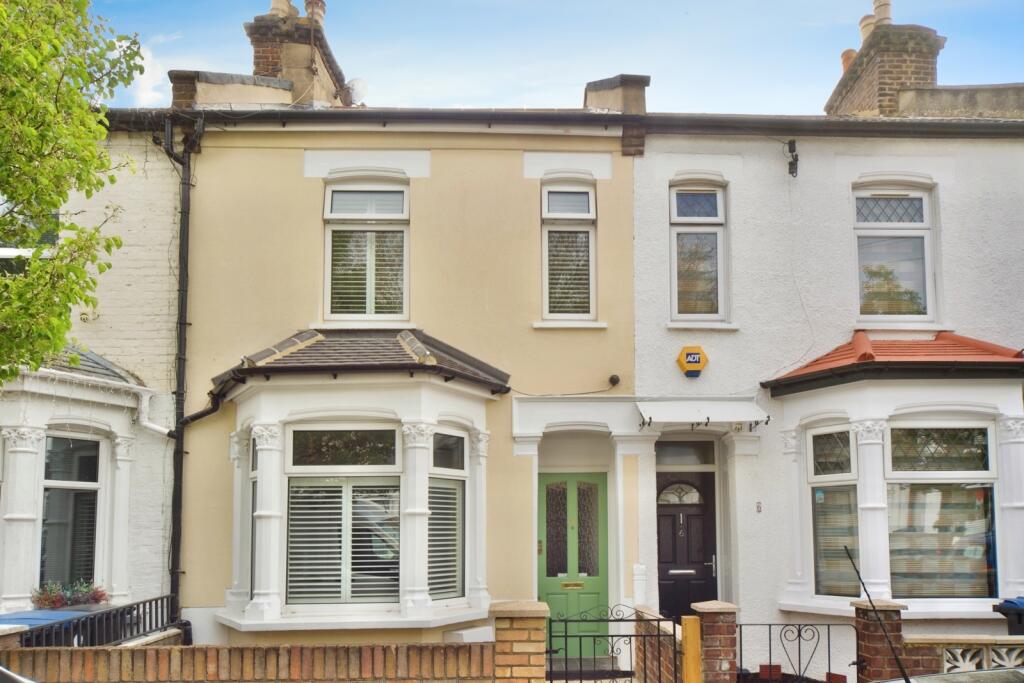 3 bedrooms House in London, United Kingdom No. 11480