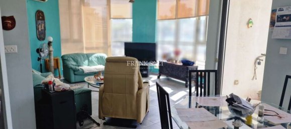 2 bedrooms Apartment in Gzira, Malta No. 2205 4