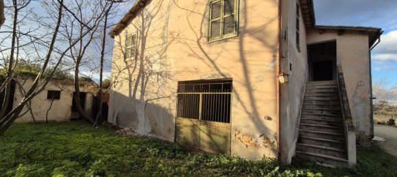 9 rooms House in Nocciano, Italy No. 41880 2