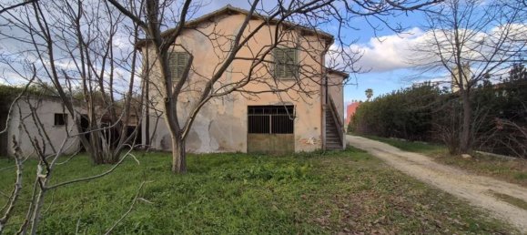 9 rooms House in Nocciano, Italy No. 41880 3