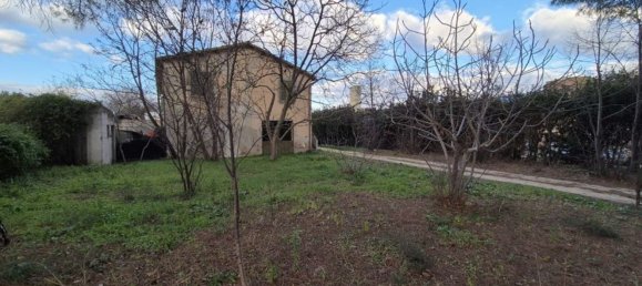 9 rooms House in Nocciano, Italy No. 41880 4