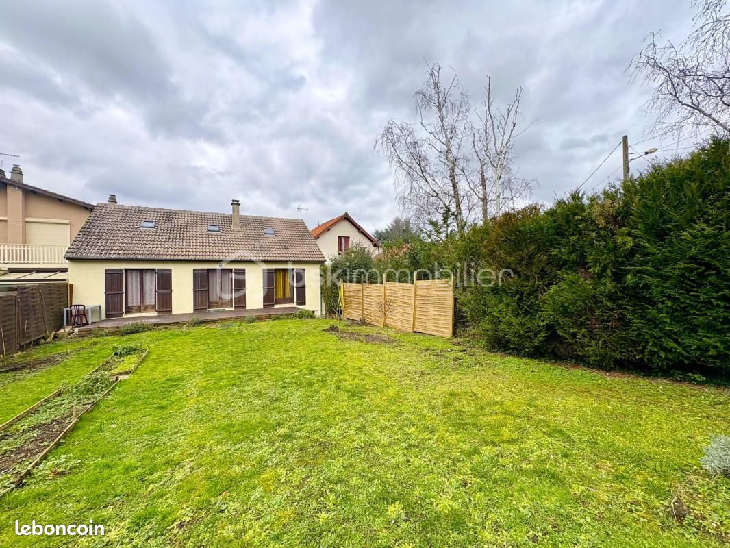 3 bedrooms House in Bonnieres-sur-Seine, France No. 327924