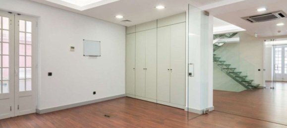 493m² Building in Lisbon, Portugal No. 91959 14