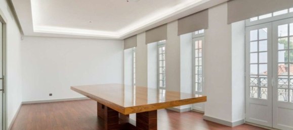 493m² Building in Lisbon, Portugal No. 91959 6