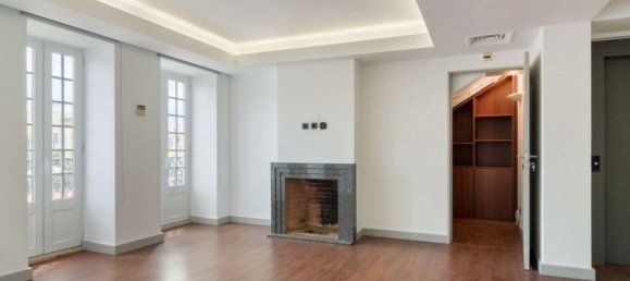 493m² Building in Lisbon, Portugal No. 91959 20