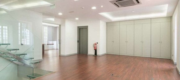 493m² Building in Lisbon, Portugal No. 91959 17