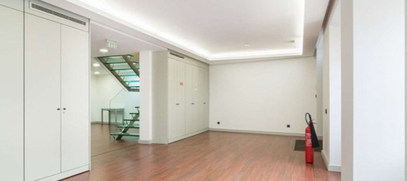 493m² Building in Lisbon, Portugal No. 91959 8