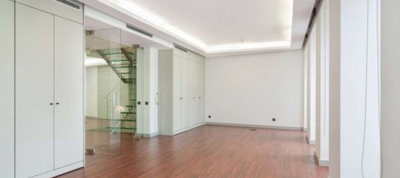 493m² Building in Lisbon, Portugal No. 91959 16