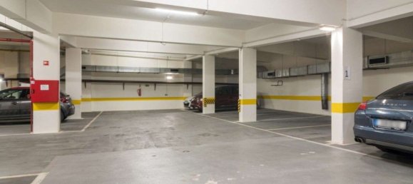 493m² Building in Lisbon, Portugal No. 91959 22