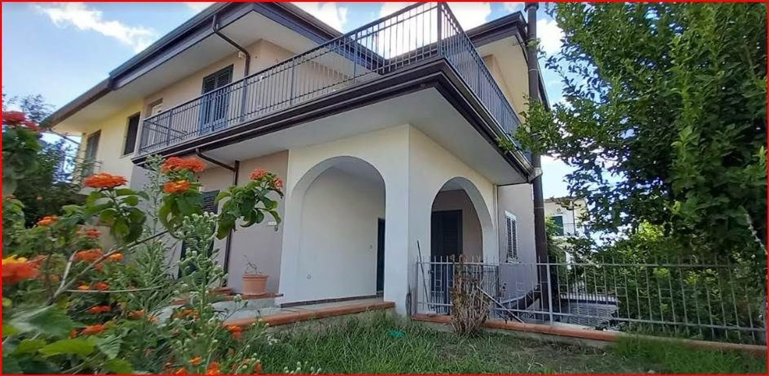 Villa de 10 habitaciónes en San Paolo Bel Sito, Italy No. 104067