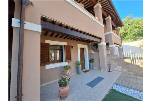 Villa de 2 dormitorios en Trevi, Italy No. 304825