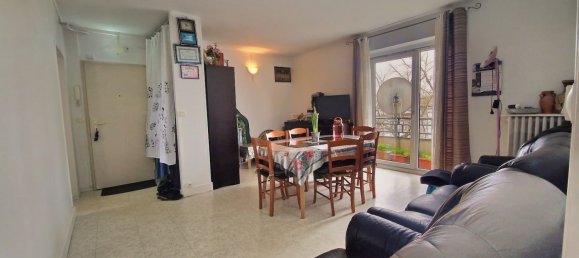 2 bedrooms Apartment in Bobigny, France No. 186501 6