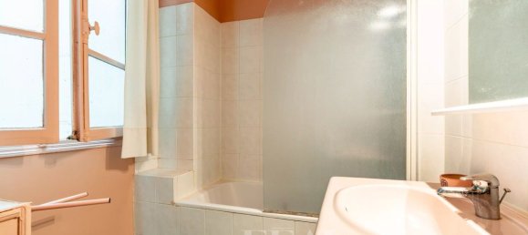 4 bedrooms Apartment in Paris, France No. 351596 18