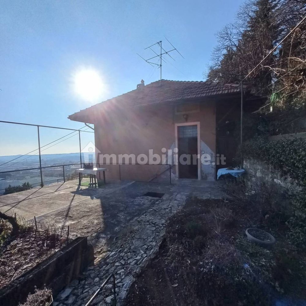 3 bedrooms Villa in Albavilla, Italy No. 14028