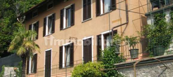 3 bedrooms Villa in Albavilla, Italy No. 14028 2