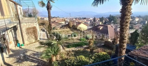 3 bedrooms Villa in Albavilla, Italy No. 14028 4