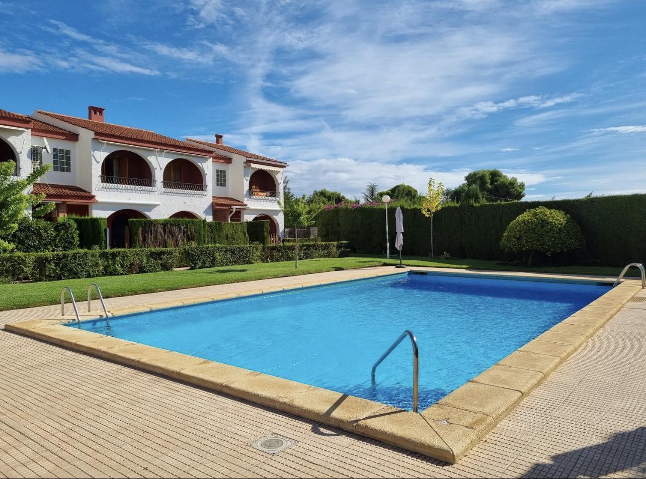 Bungalow de 3 dormitorios en Alicante, Spain No. 4528