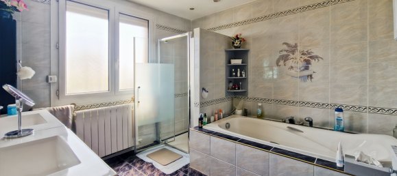 4 bedrooms House in Uzes, France No. 288027 20