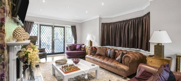 5 bedrooms House in Hadley Wood, United Kingdom No. 6571 9