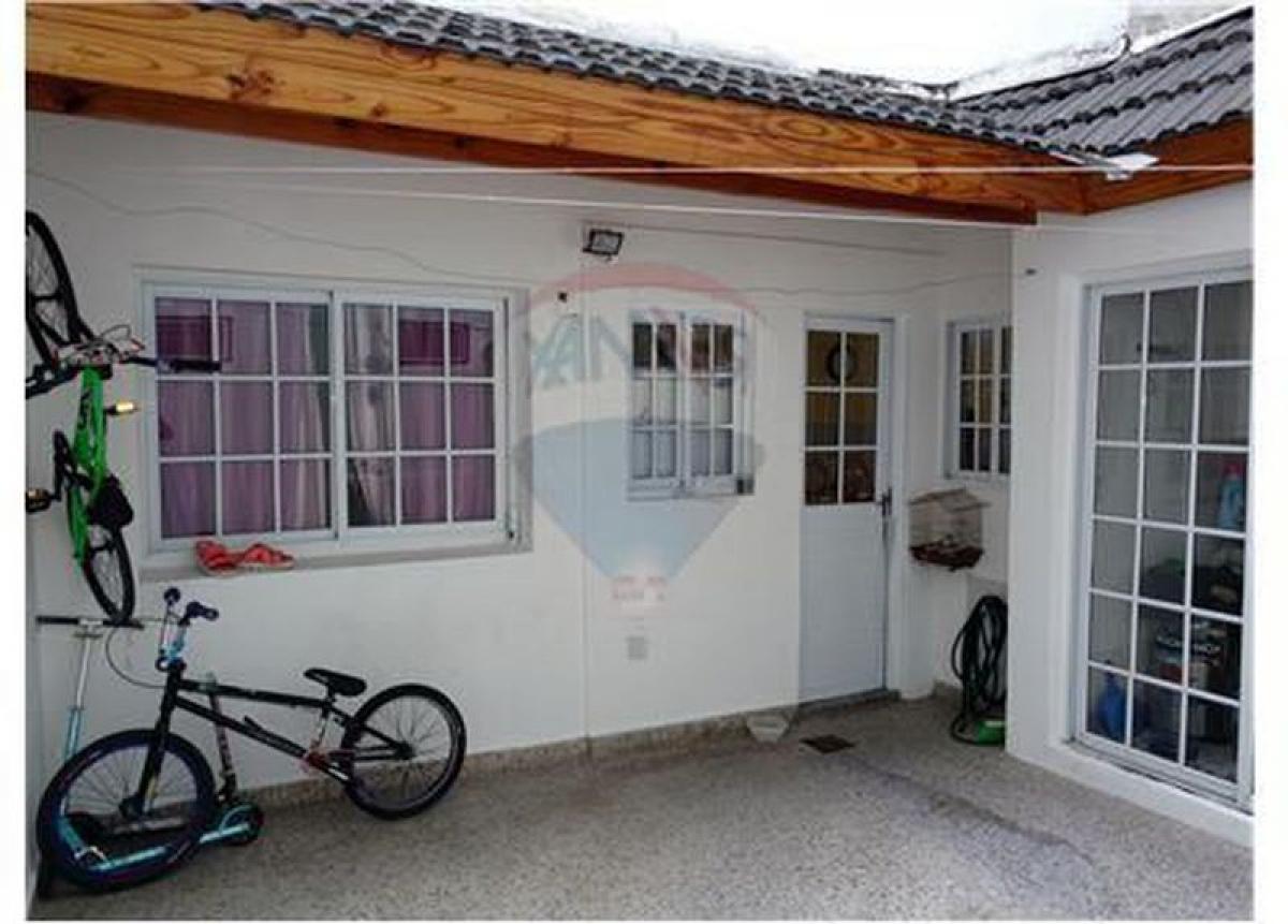 Apartamento de 3 dormitorios en Buenos Aires, Argentina No. 88547