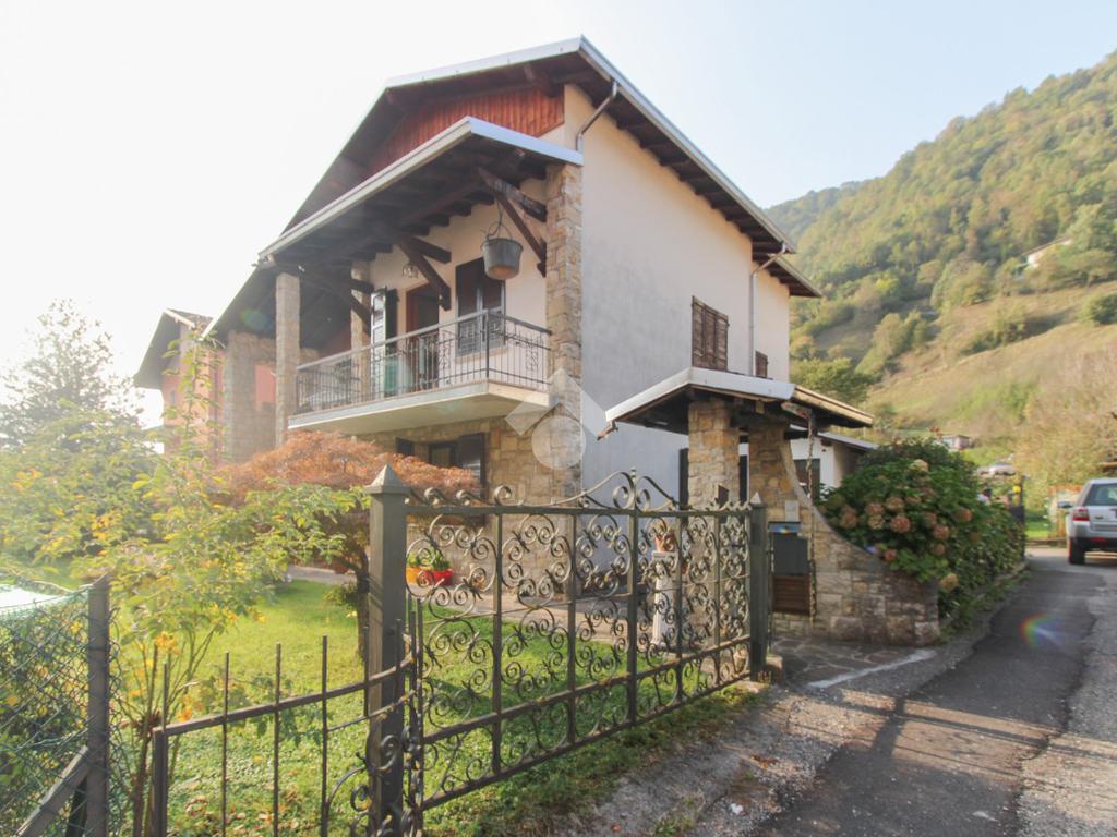 4 bedrooms Villa in Vestone, Italy No. 378827