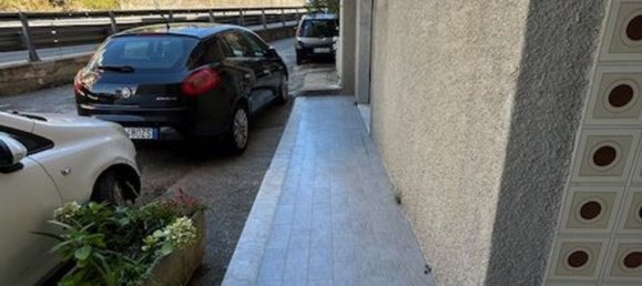 Gewerbliche Immobilie in Catanzaro, Italy 48m², Nr. 280460 2