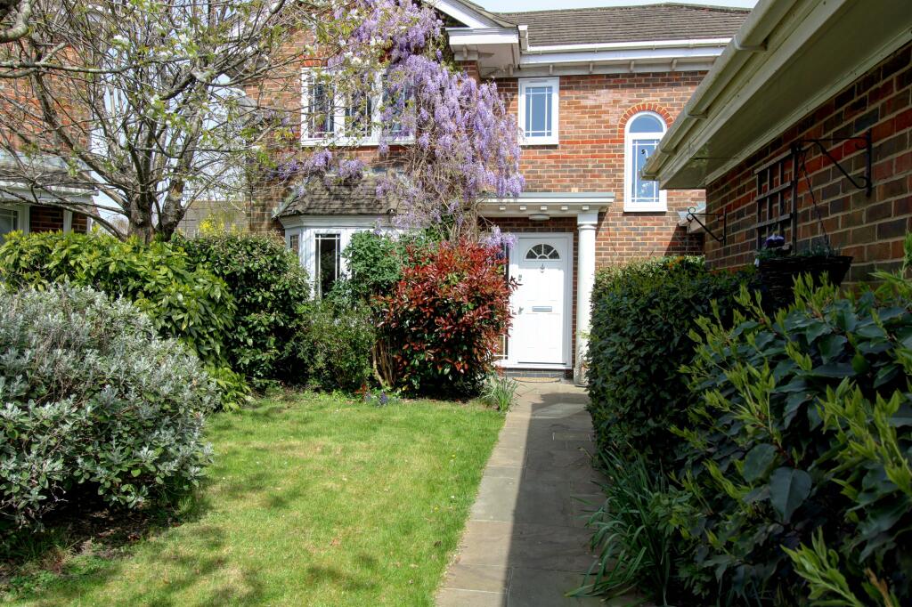 4 bedrooms House in Burgess Hill, United Kingdom No. 10472