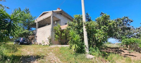 9 rooms House in Crecchio, Italy No. 28831 2