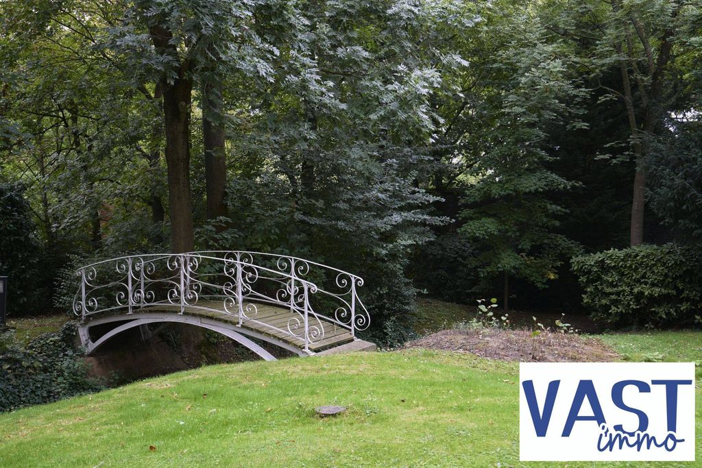 3 bedrooms Apartment in Lille, France No. 223434