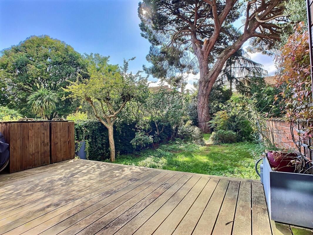 5 bedrooms House in Bordeaux, France No. 323467