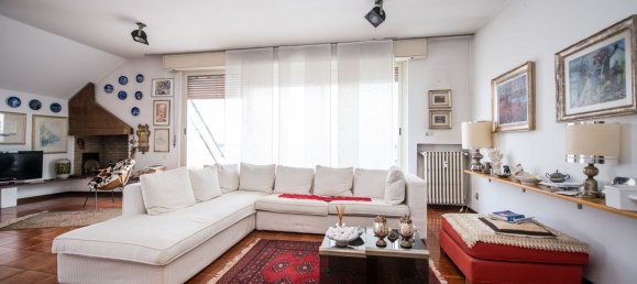 6 rooms Penthouse in Rho, Italy No. 338119 3
