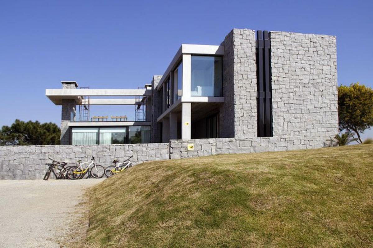 5 bedrooms House in Maldonado, Uruguay No. 2052