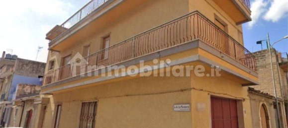 3 bedrooms Apartment in Vittoria, Italy No. 280873 2