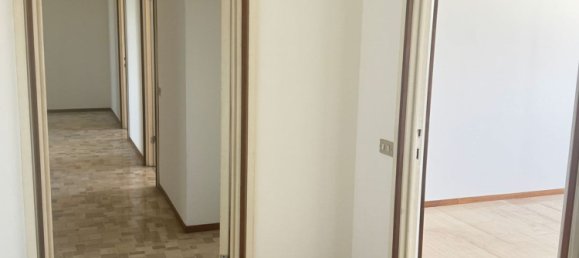4 Schlafzimmer Wohnung in Gallarate, Italy, Nr. 363466 7