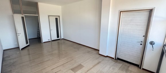 4 Schlafzimmer Wohnung in Gallarate, Italy, Nr. 363466 4