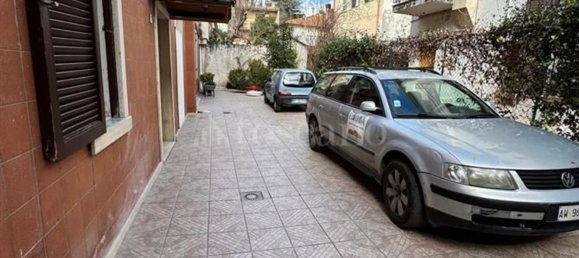 Dúplex de 10 habitaciónes en Avezzano, Italy No. 28243 2